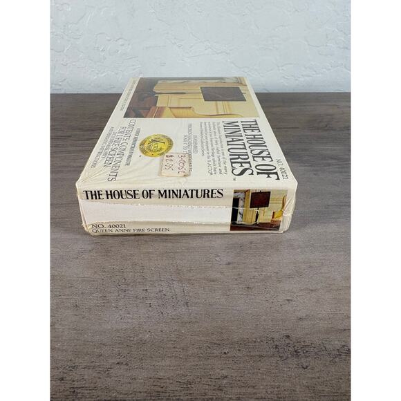 The House of Miniatures 40021 Queen Anne Fire Screen- Circa 1725-1760- NIB - Picture 2 of 2